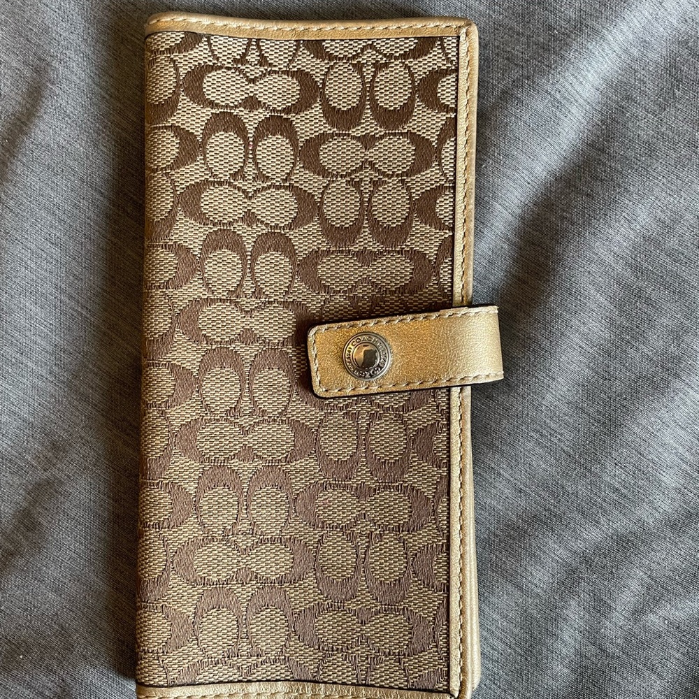Gently used Authentic Coach slim wallet.